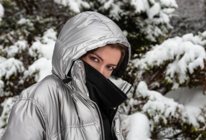 Жіночі пуховики як категорія зимового одягу: конструктивні особливості, утеплювачі та критерії вибору якісної зимової куртки